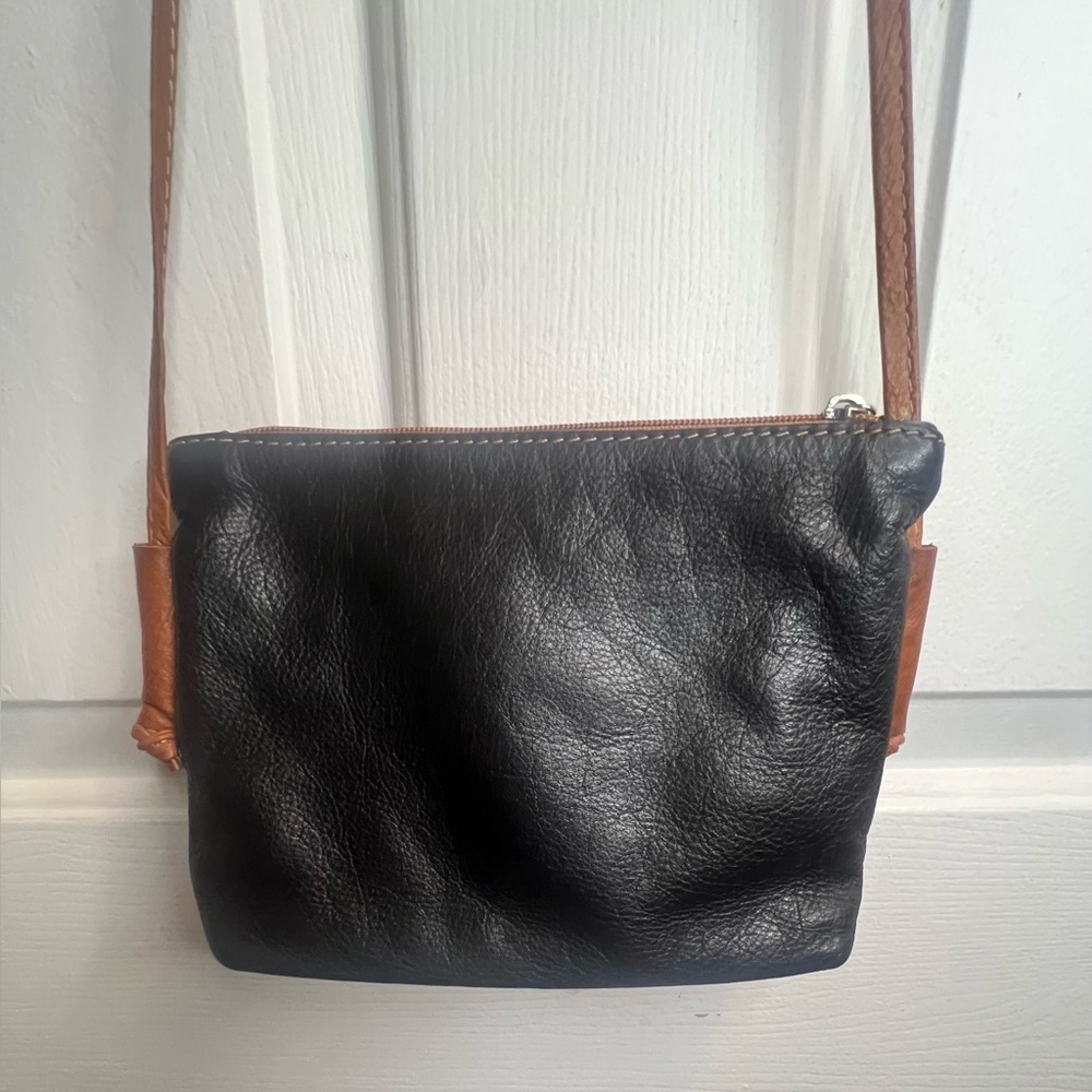 Elegant Black and Tan Leather Crossbody Bag - Picture 2 of 5